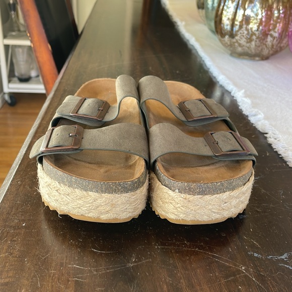 Pull & Bear Platform Sandals - Picture 2 of 6